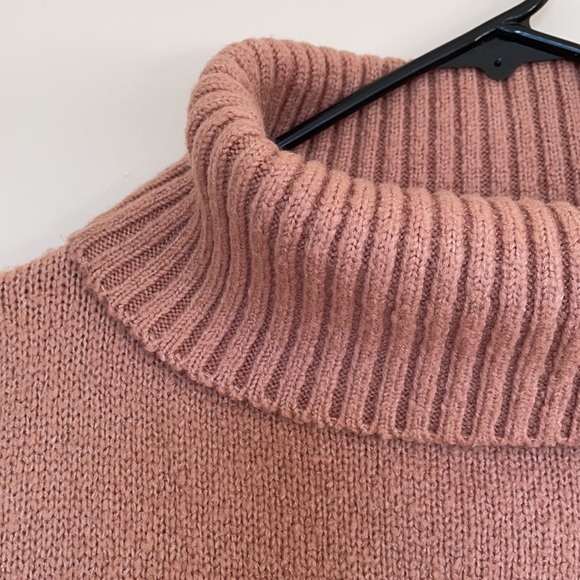 Oversized Pink Turtleneck Sweater - Picture 3 of 7